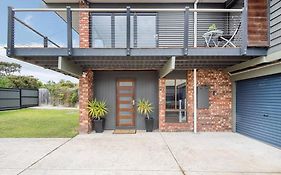 Dreamy Dromana Family Getaway - With Jacuzzi